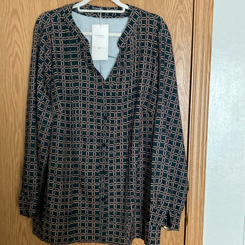 NWT Bloom Chic Blouse Size 22-24